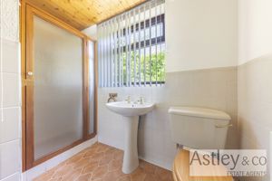 ensuite- click for photo gallery